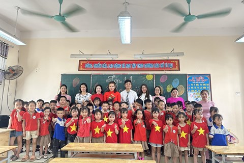 Hoạt động trải nghiệm thăm quan trường tiểu học của các  bé 5 tuỏi trường mầm non Hợp Tiến B
